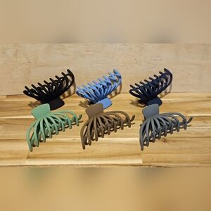 Hair Claw Clips 6pk + Carolina Herrera Sample